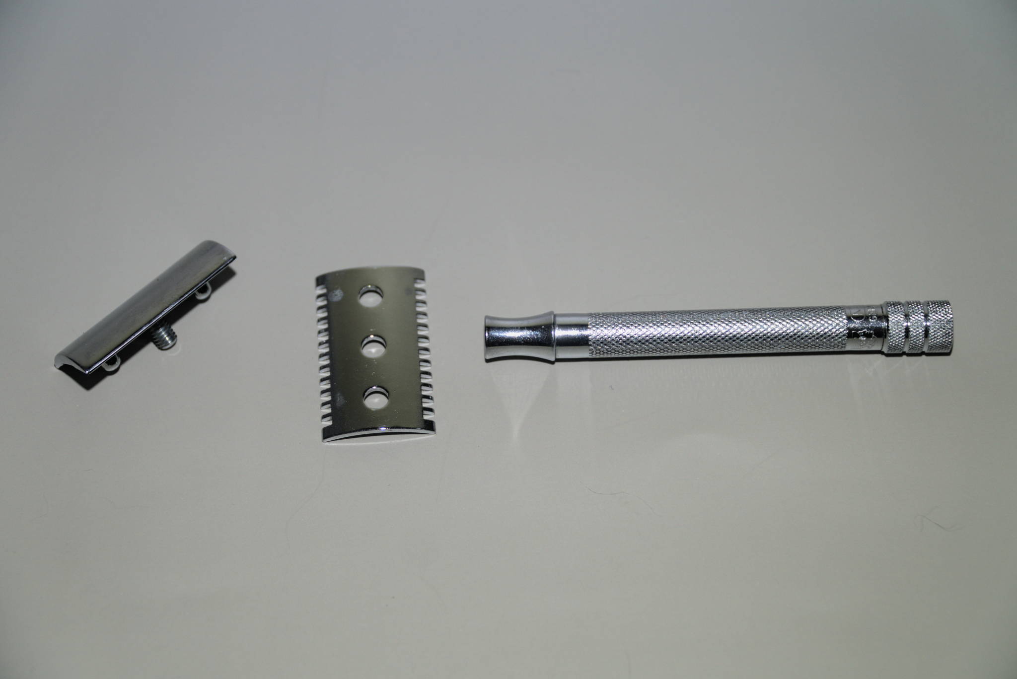 The parts of the Merkur #25C razor