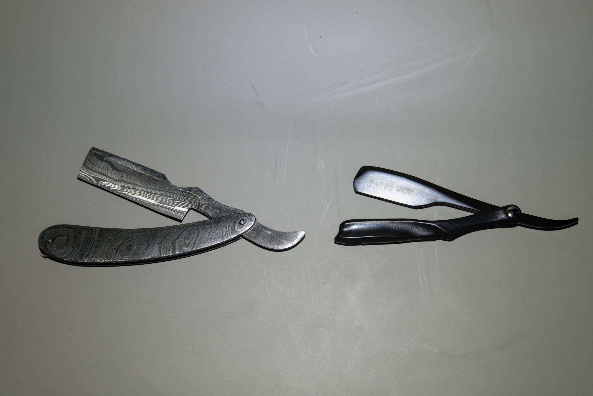 Standard folding straight razors