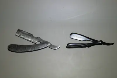 Standard folding straight razors