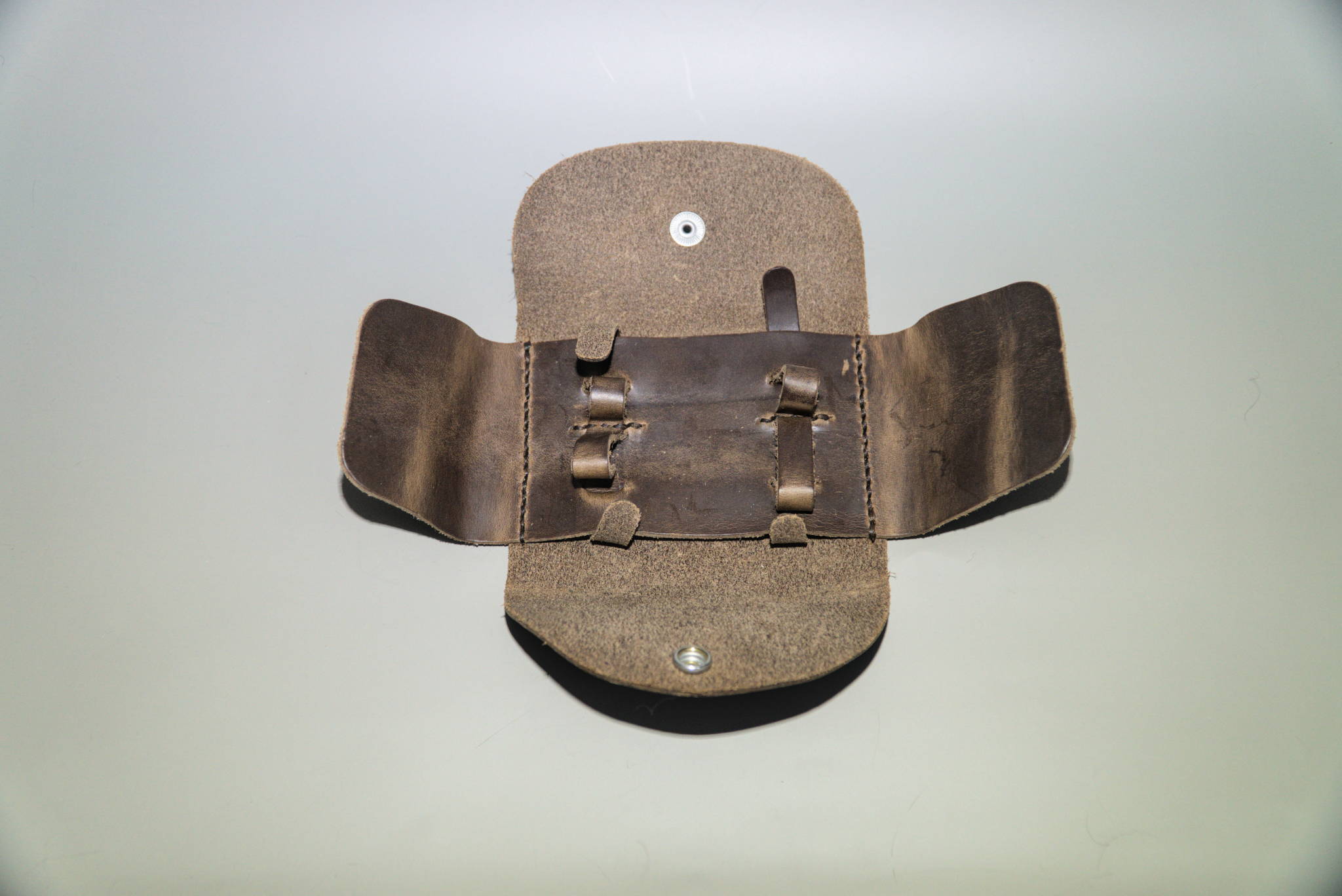 The empty travel razor case