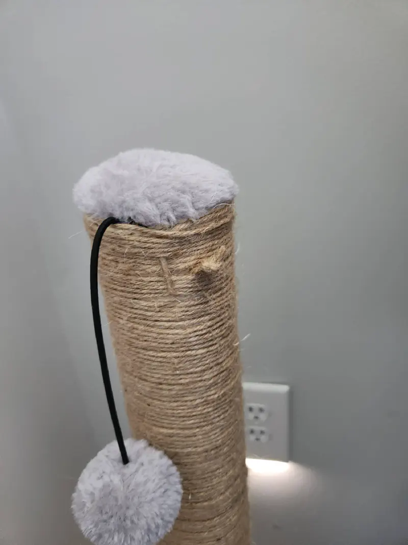 A view of the Oysterman's stopper knot on the end of the whipping tail